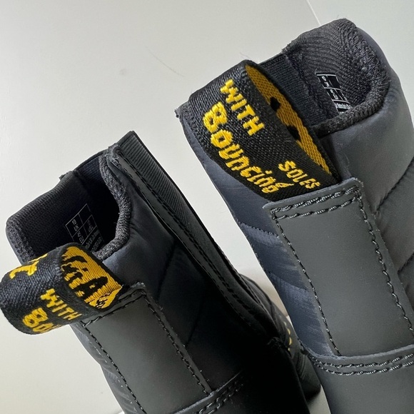 Brand New Dr. Marten US12 Audrick Quilted Platform Black Chelsea Boot Air Wave - Picture 6 of 11